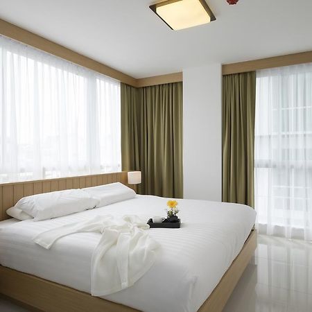 Modern Thai Suites Phuket الغرفة الصورة