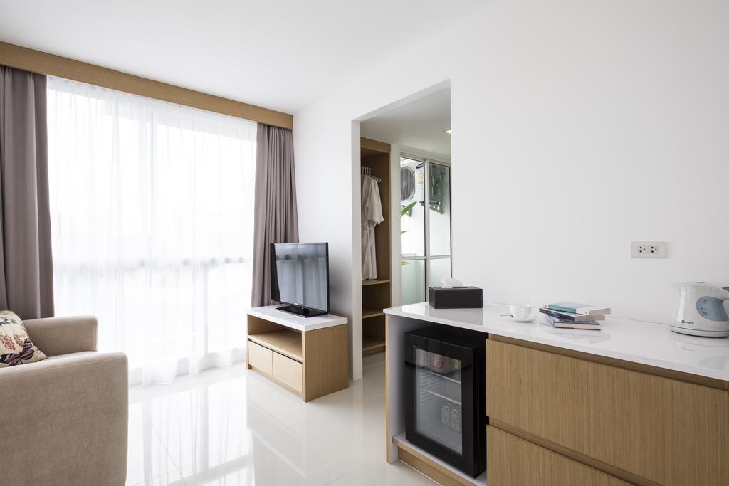 Modern Thai Suites Phuket الغرفة الصورة
